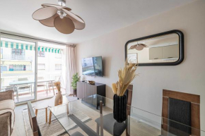 Sunny getaway with balcony and A-C in Antibes